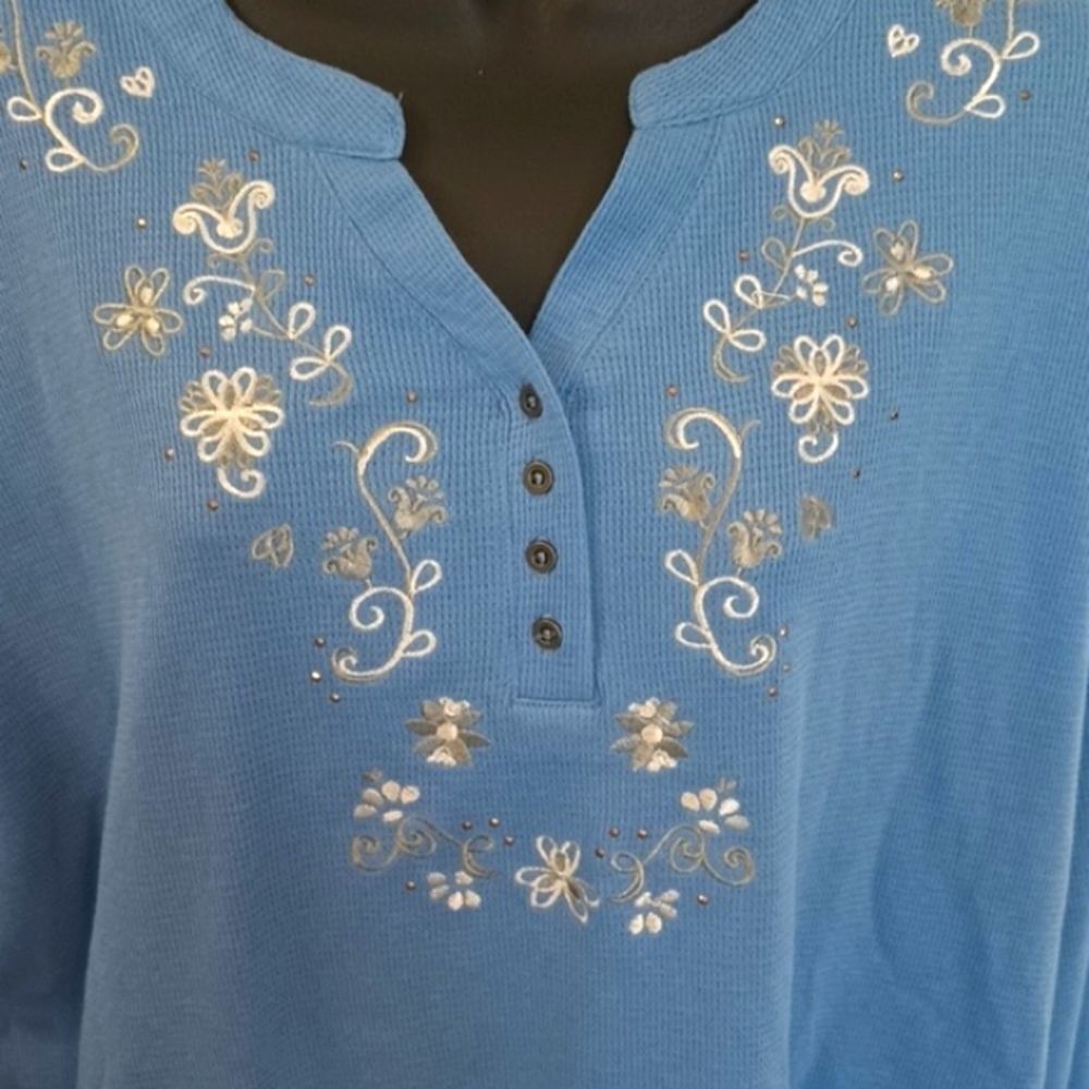 BLAIR Blue Split neck Waffle knit Floral Embroidered Top SIZE XL - Picture 2 of 9
